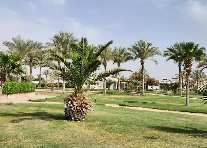 Villa Luxury In Jaz Little Venice Elsokhna Golf With Private Garden & Pool View - Families Only *