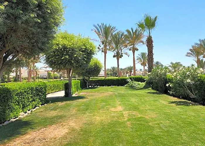 Luxury In Jaz Little Venice Elsokhna Golf With Private Garden & Pool View - Families Only Villa *